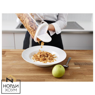 Дозатор на крышке контейнера для сухих продуктов, удобство хозяйке